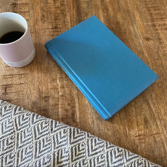 Younger - Hardcover book by Dr. Sara Gottfried - Picture 8 of 10